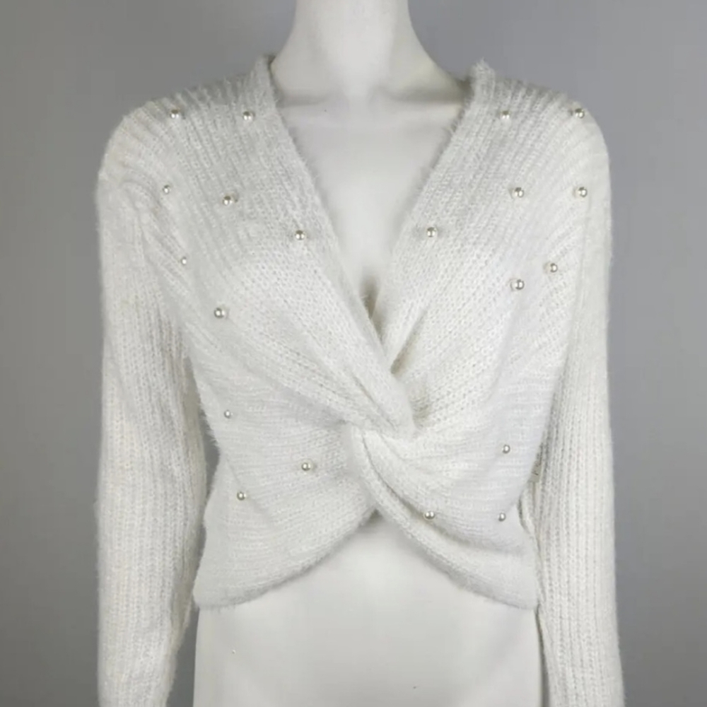 No boundaries White Twist Sweater